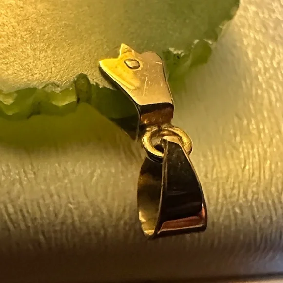 Vintage 14K Gold Carved Green Jade Double Fish Pendant - Nephrite - Picture 5 of 7